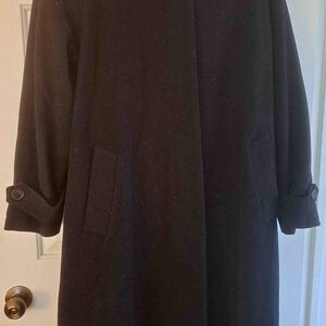 Chic Black Coat with Buttoned Sleeves